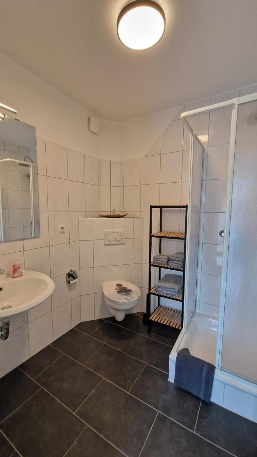 Fewo Tannenweg Iserlohn, Zentral - Parken - Kueche - Netflix - Prime Buitenkant foto